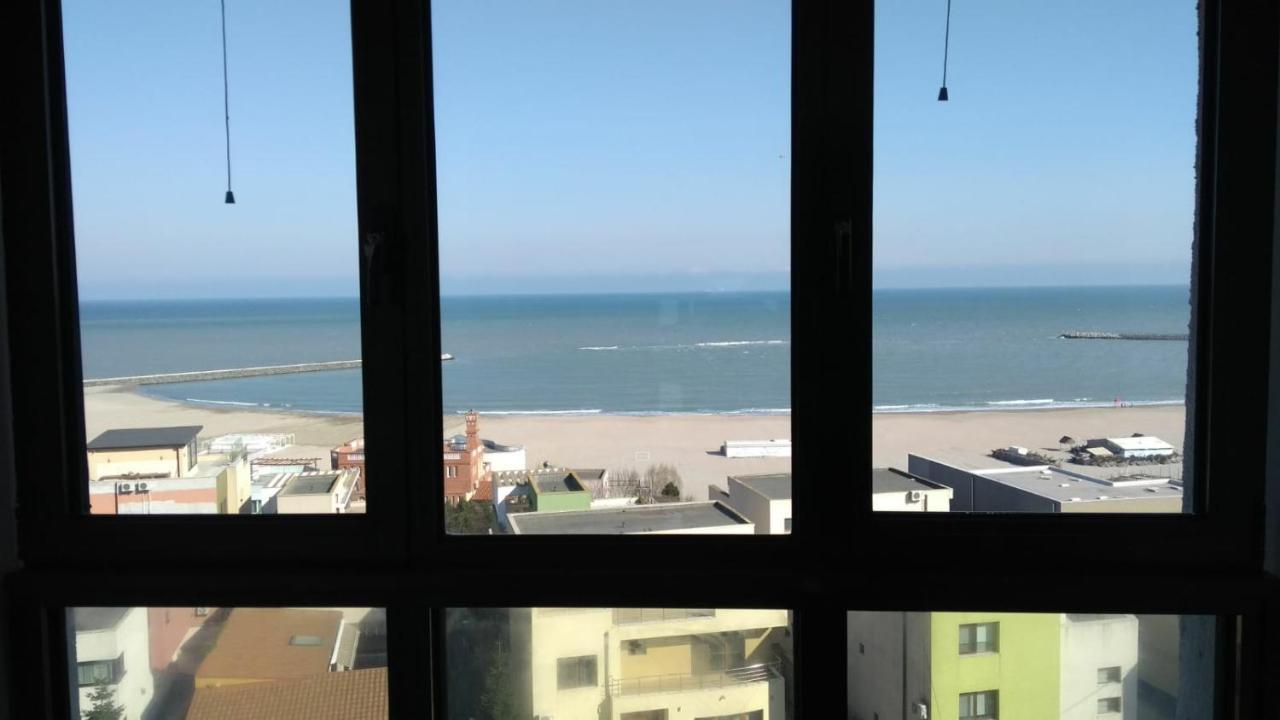 Magic Blue Sea Apartment Constanta Bagian luar foto