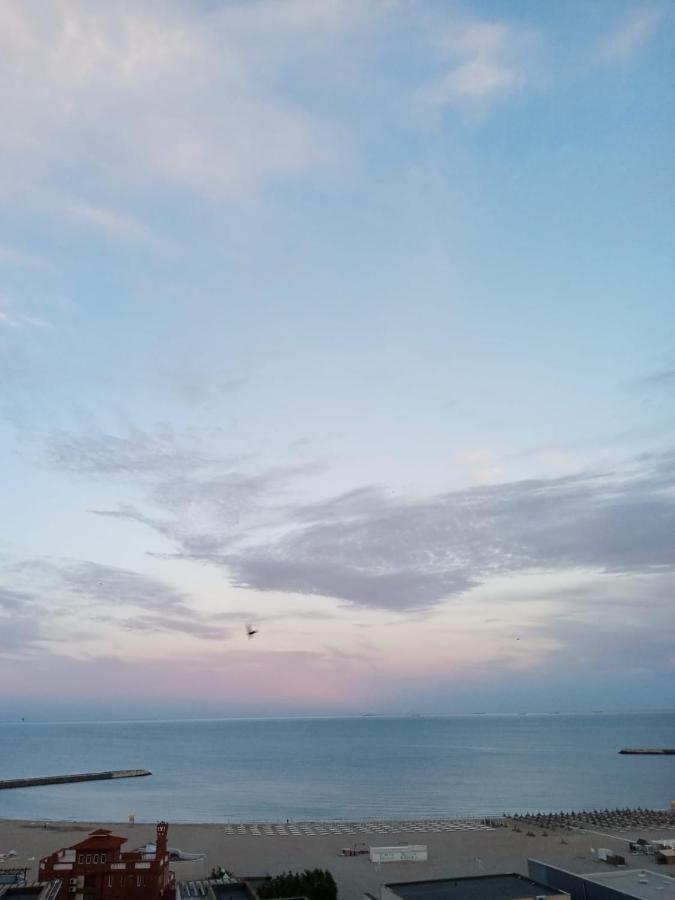 Magic Blue Sea Apartment Constanta Bagian luar foto